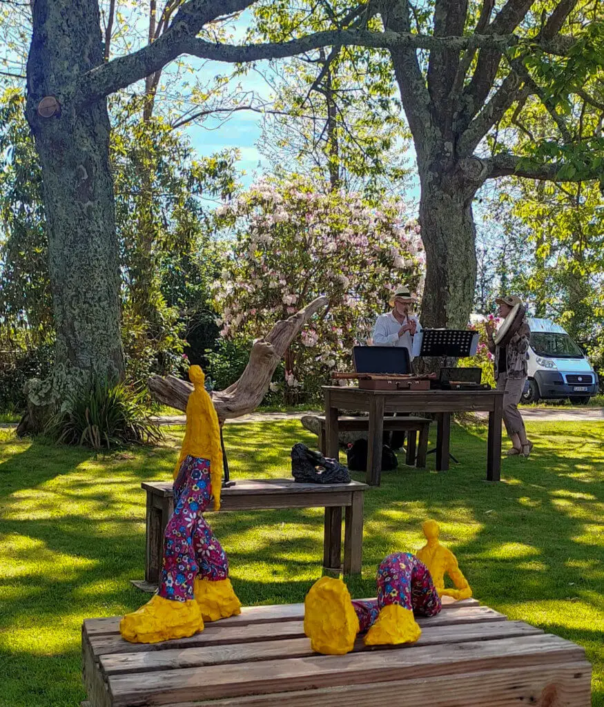 concert dans le jardin des vergers de kermao